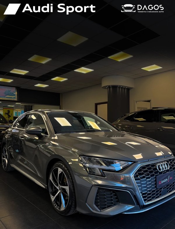 Audi A3 Sportback grigia nello showroom DAGOS