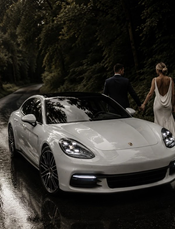 Porsche Panamera bianca con gli sposi